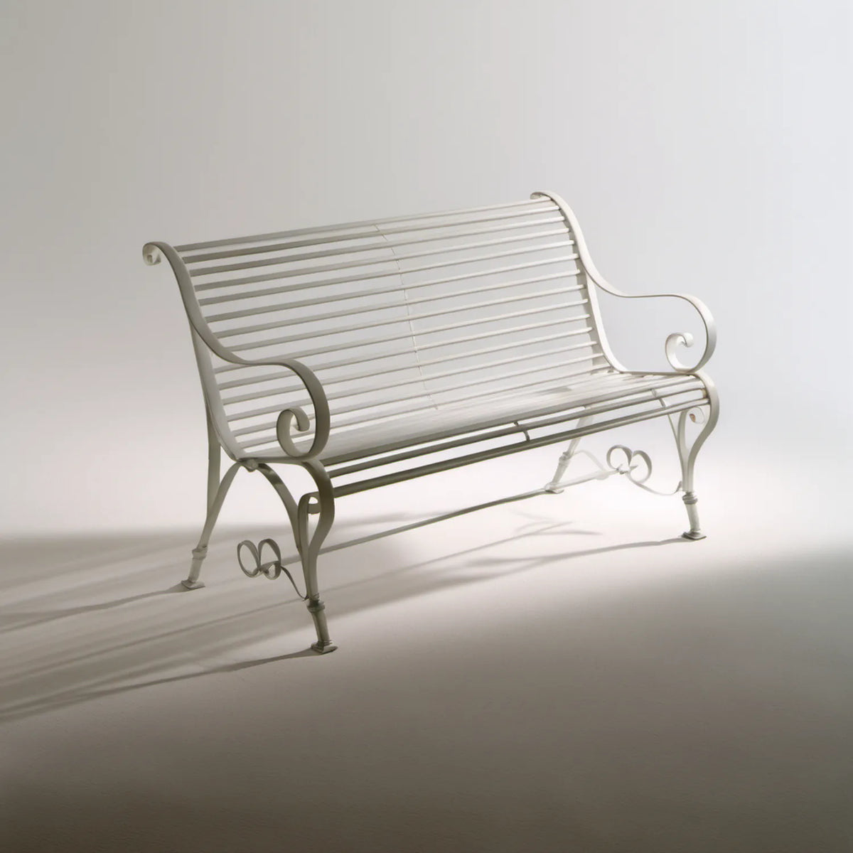 Dwuosobowa ławka ogrodowa ze stali, biała, 125 × 60 × 85 cm