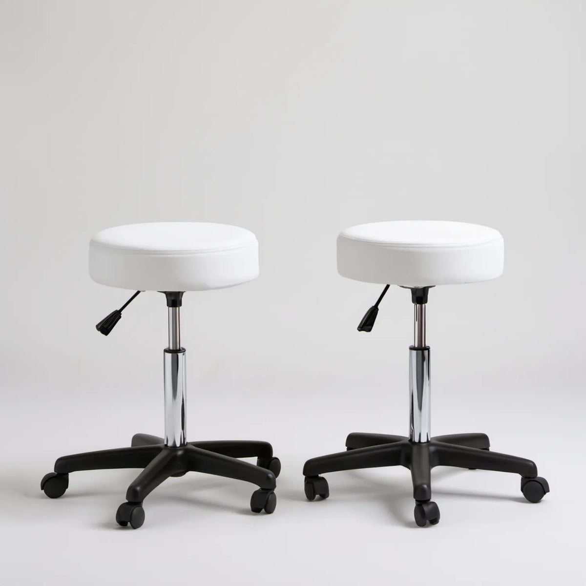 Zestaw 2 białych stołków obrotowych z regulacją wysokości, Ø 35 cm, 43–55 cm