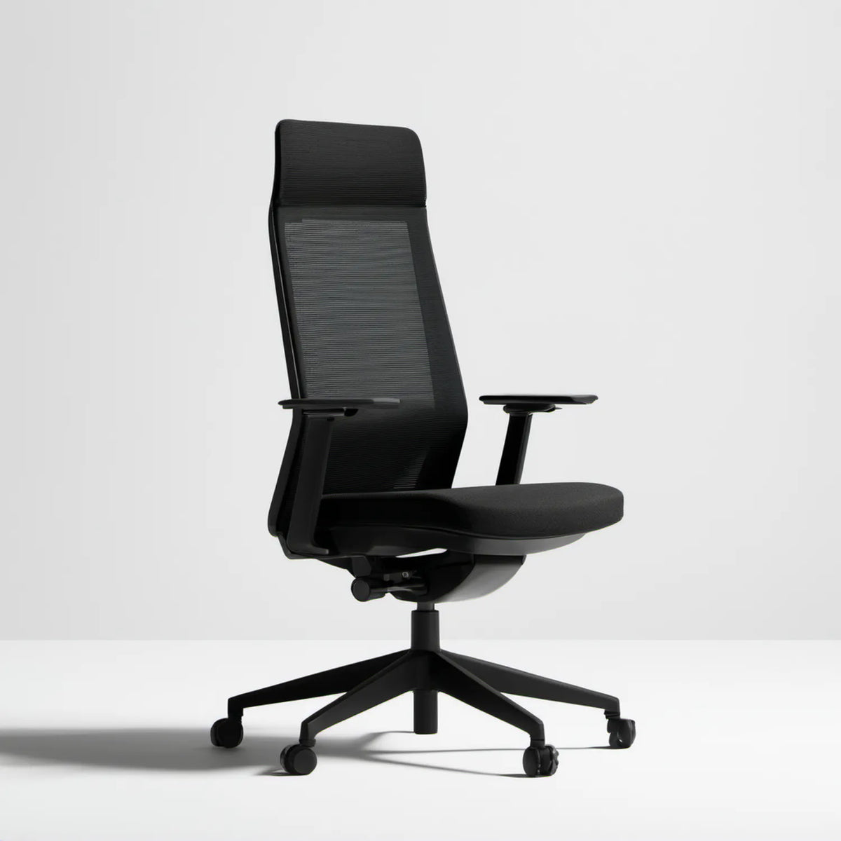 Czarny ergonomiczny fotel biurowy obrotowy z wysokim oparciem z siatki, 66 x 66 x 116–126 cm
